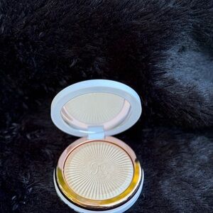 Anastasia Beverly Hills Glow Seeker Highlighter